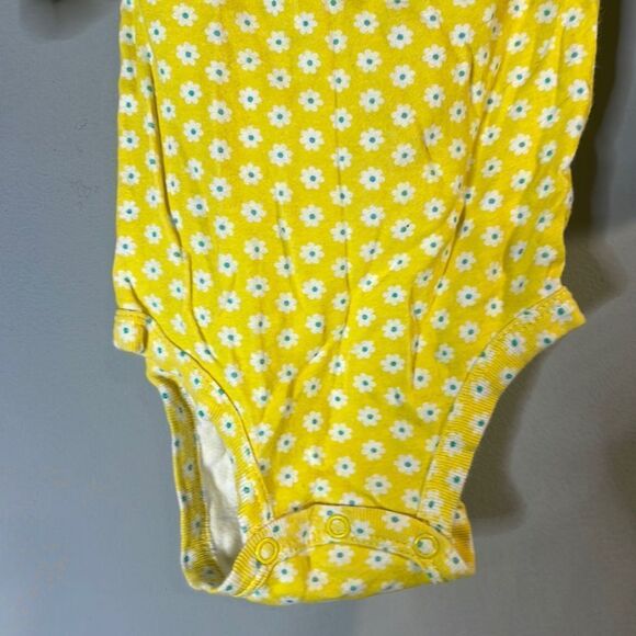 Carter’s long sleeves printed one piece baby girl 24 months-yellow - Picture 3 of 10